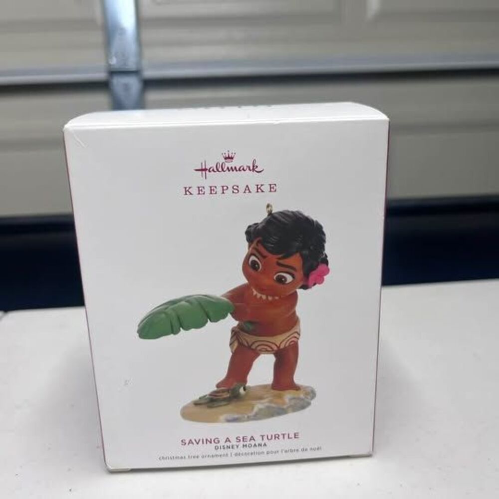 Hallmark Keepsake Disney Moana Saving a Sea Turtle Ornament